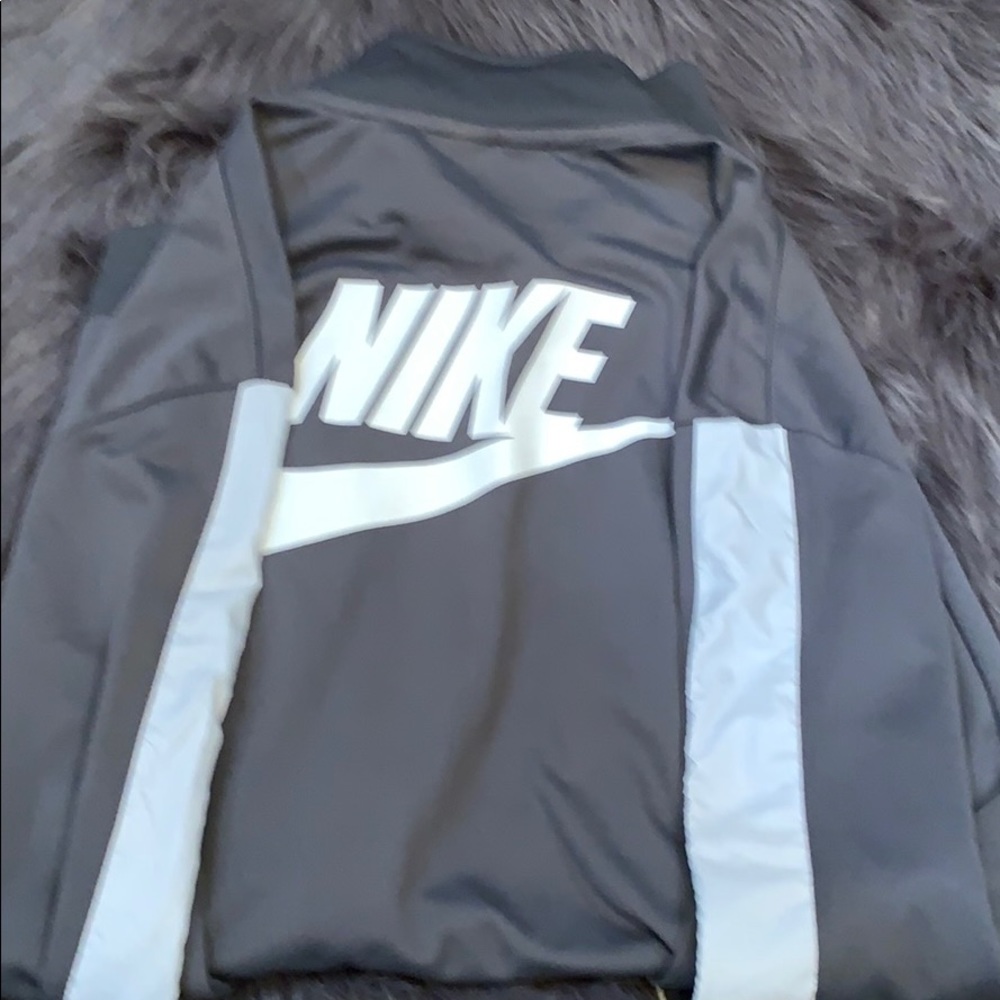 Nike - Picture 5 of 6
